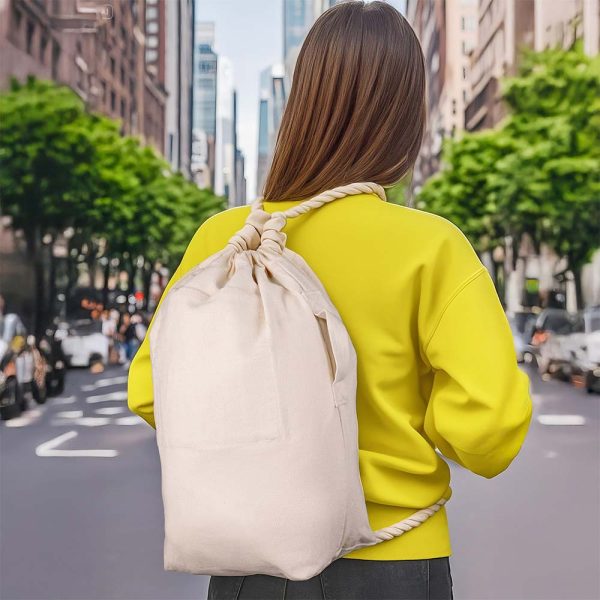 Sacola Tipo Mochila em Algodão Cru e Alças Trançada - 42x35x14,5cm